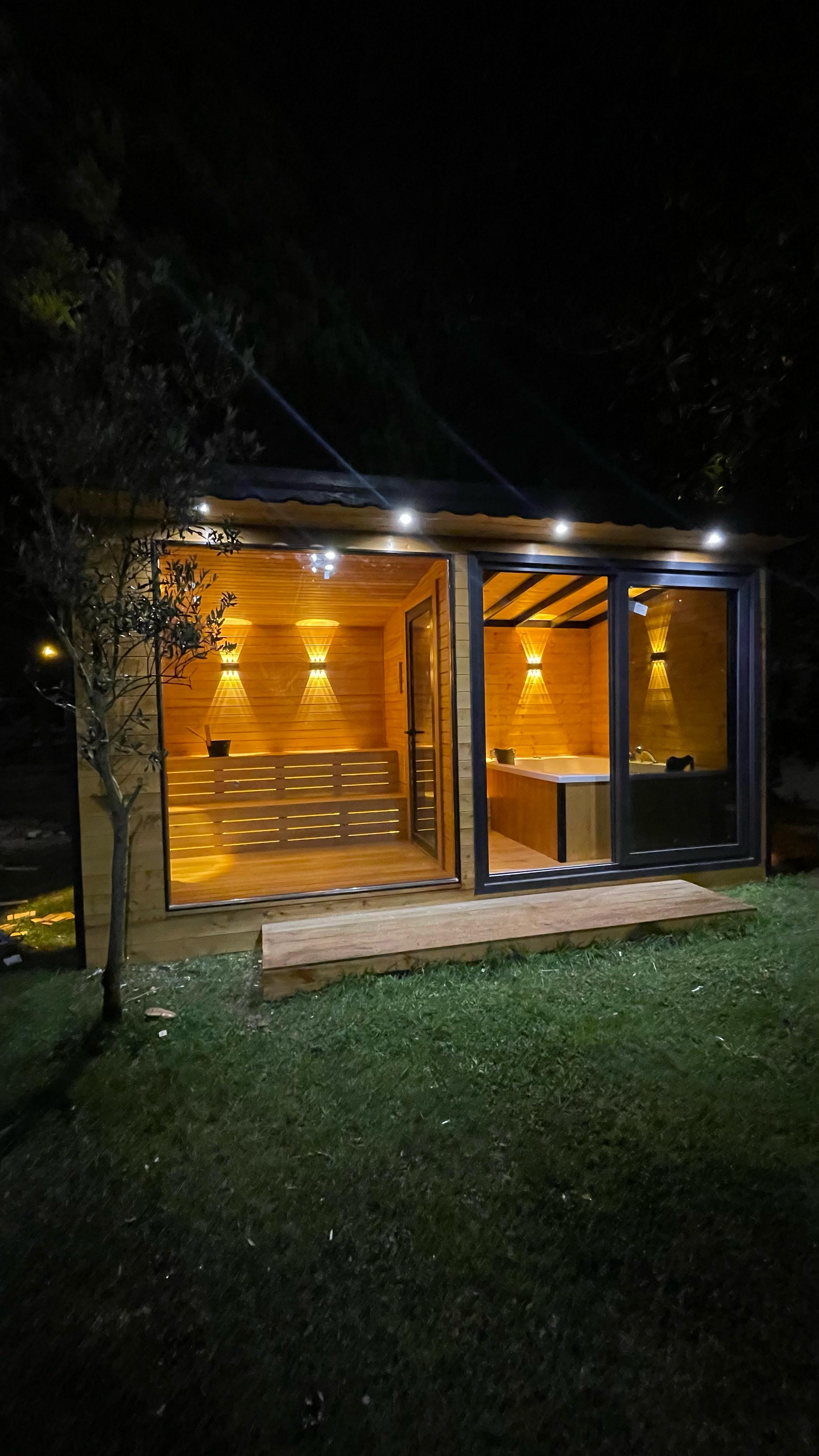 Sauna ve Jakuzi Modeli Duo koleksiyonu için sauna ve jakuzi tasarım referansı